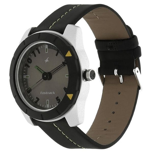 Fastrack 3015AL02 Analog Quartz Men Watch – Grey Dial, Black Plastic Strap, Casual Everyday Style