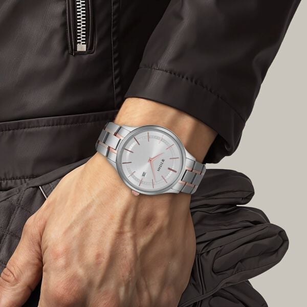 Titan 90142KM01 Men Silver Dial Stainless Steel Strap Quartz Date Watch