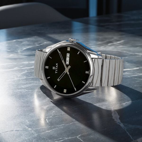 Titan 1578SM04 Men Black Dial Stainless Steel Strap Quartz Day-Date Watch