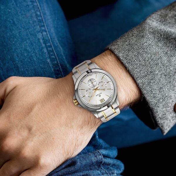 Titan 1698BM01 Men Silver Dial Stainless Steel Strap Multifunction Quartz Watch