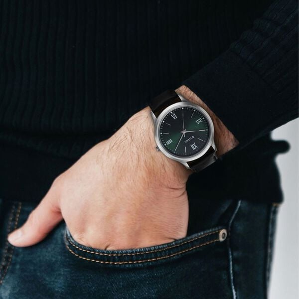 Titan – 1825SL16 Karishma Quartz Analog Men’s Watch with Green Dial & Black Leather Strap