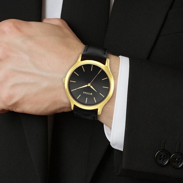 Titan 1825YL03 Men’s Analog Watch with Black Dial & Black Leather Strap