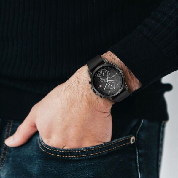 Titan 1870NL01 Men’s Black Dial Dual Time Analog Watch with Leather Strap