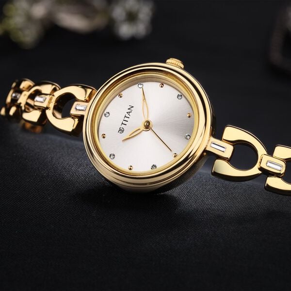 Titan NS2601YM04 Women’s Quartz Analog Watch withSilver Dial & Gold-Tone Metal Strap