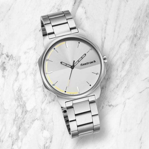 Fastrack 3254SM01 Quartz Analog Silver Dial Metal Strap Men’s Watch