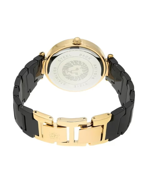 Stainless steel case with 30 m water resistance for everyday wear.