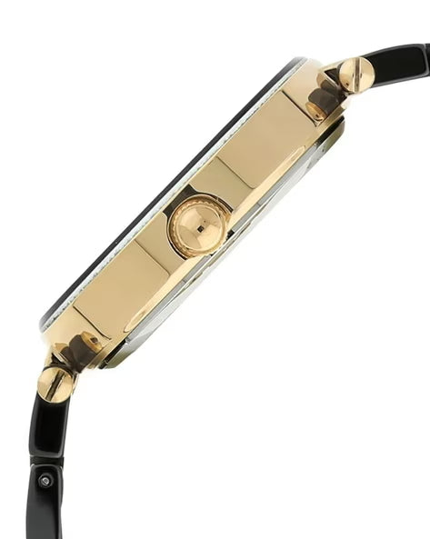 Compact 33 mm round case offers a stylish and comfortable fit.