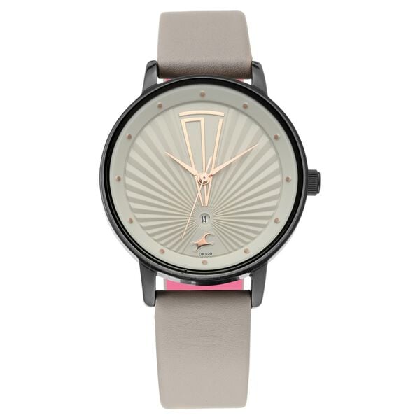 Fastrack NR6206NL01 grey leather strap close-up