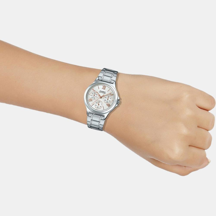 Casio A1900 on wrist lifestyle image