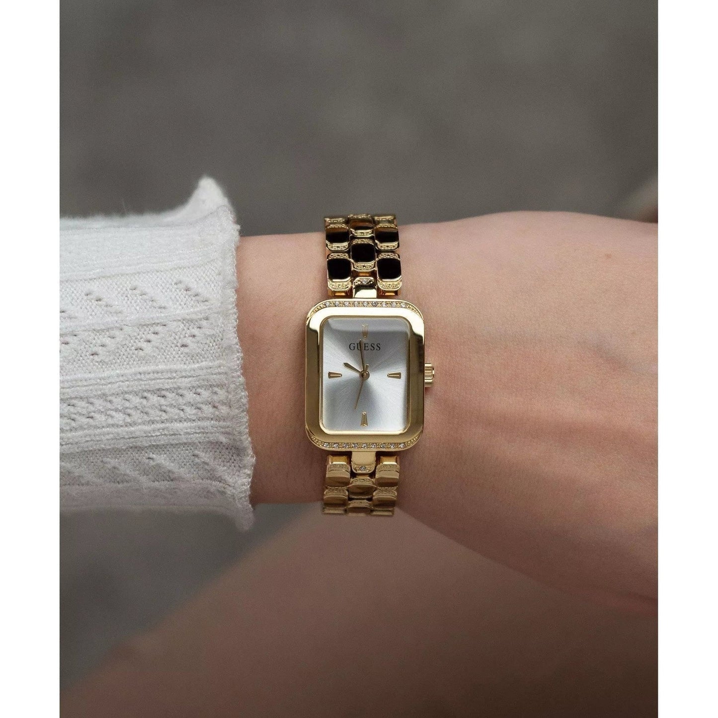 GUESS GW0865L2 Quartz Women’s Isla Gold-Tone Analog Watch with Silver Dial & Gold Stainless Steel Strap